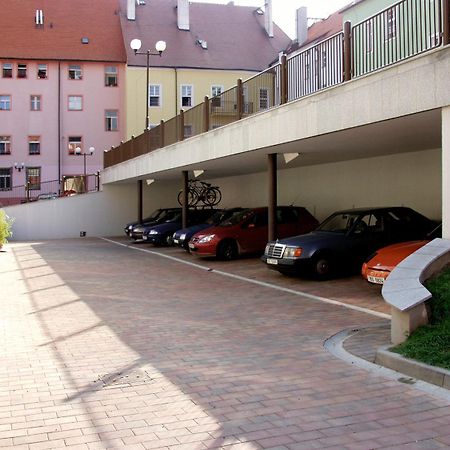 Hotel Barbarossa Cheb Exteriör bild